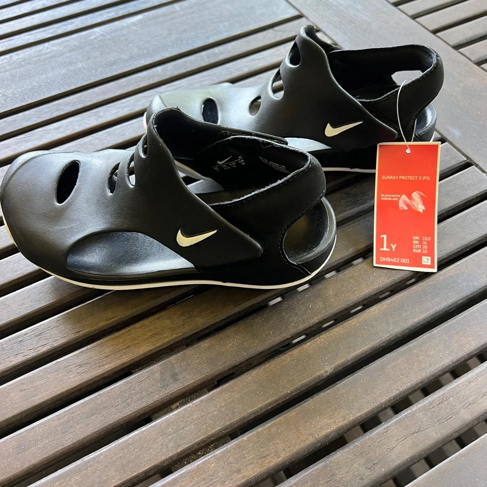 Nike insole adjustable material